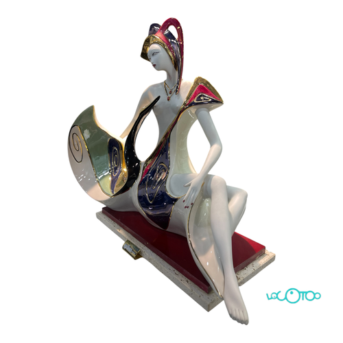 Cerámica GALOS DAMA SENTADA