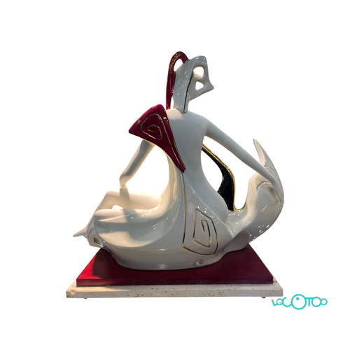 Cerámica GALOS DAMA SENTADA