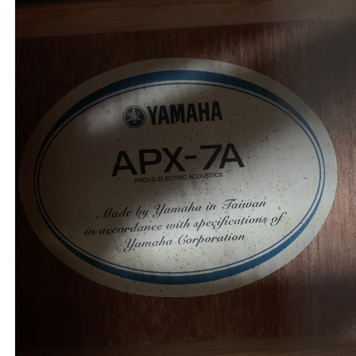 Guitarra Acústica YAMAHA APX-7A 6 Cuerdas E