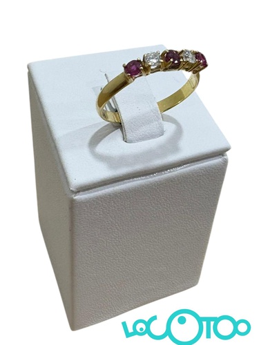 Anillo Oro CON CRIS Y PIEDRA ROJA