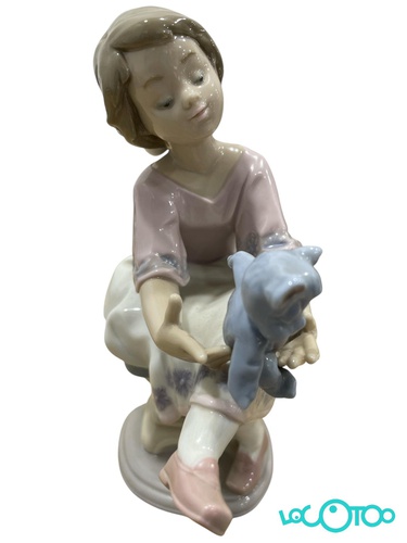 LLADRO COLUMPIANDO AL OSITO