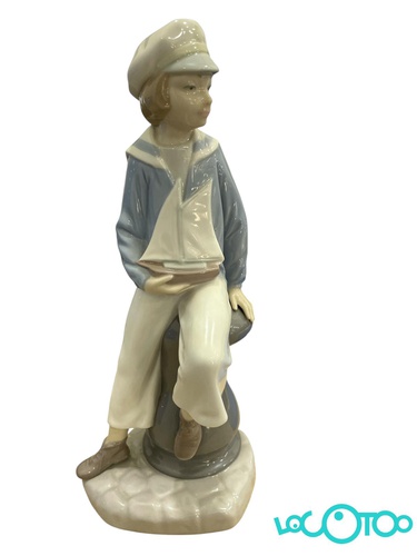  LLADRO NIÑO CON YATE