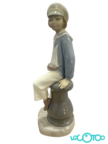  LLADRO NIÑO CON YATE