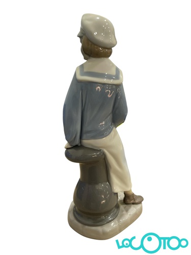  LLADRO NIÑO CON YATE