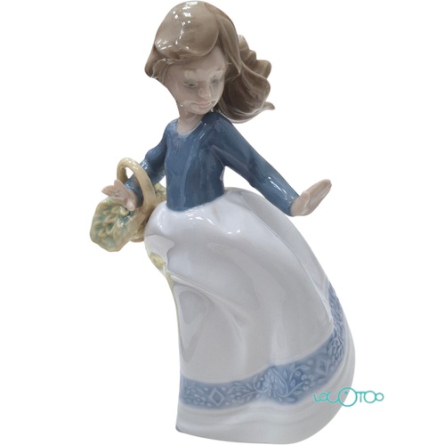 FIGURA NAO BY LLADRÓ NIÑA CON CESTA CON FLO