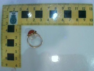 Anillo Oro 18 k y coral , tamaño cima 17x10