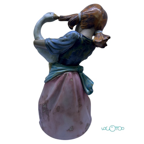 LLADRÓ TIRANDO DE LA TRENZA