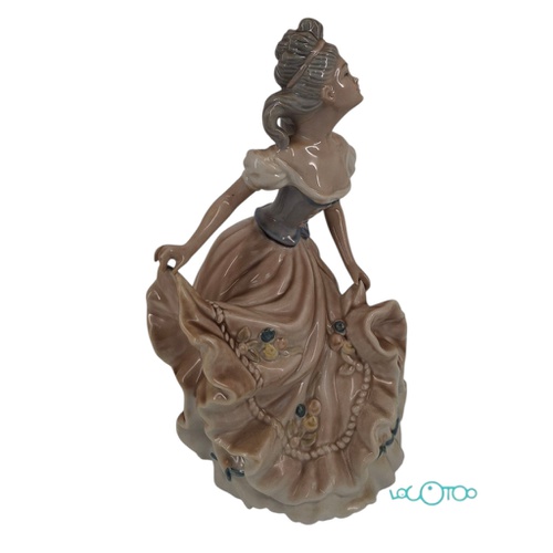 FIGURA CERÁMICA TENGRA MUJER CON VESTIDO