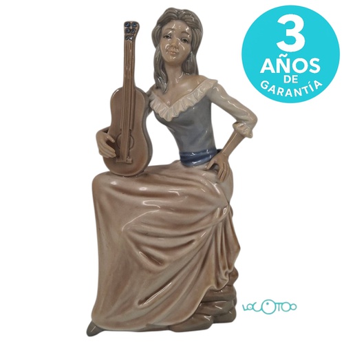 FIGURA CERÁMICA TENGRA MUJER CON GUITARRA