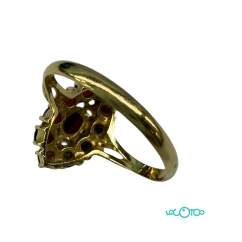 Anillo Oro 18 k y granates en forma de lanz