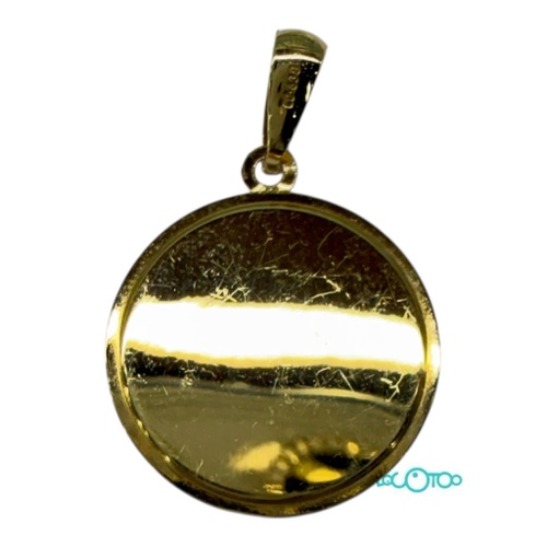 Medalla Virgen niña nácar  en oro 18 k . Me