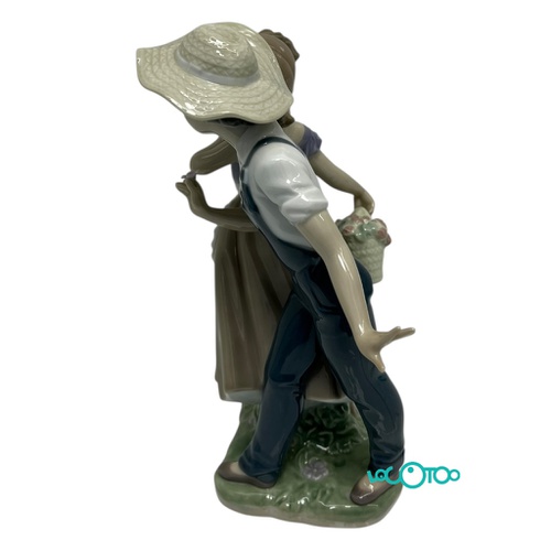 LLADRÓ PAREJA NIÑOS CON FLORES CERÁMICA