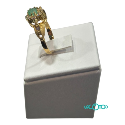 Anillo oro 18K con piedra verde 