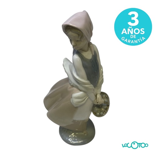 Cerámica LLADRÓ NIÑA CON CESTA