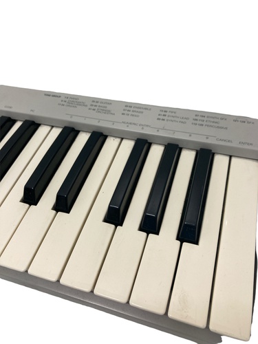Teclado Electrónico ROLAND PC-180