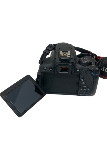 Cámara Réflex CANON EOS 700D + EF-S 18-55MM