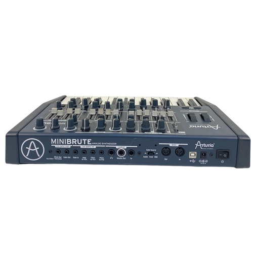 SINTETIZADOR ANALÓGICO ARTURIA MINIBRUTE