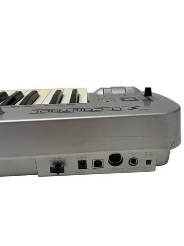 Teclado Electrónico BEHRINGER UMX49