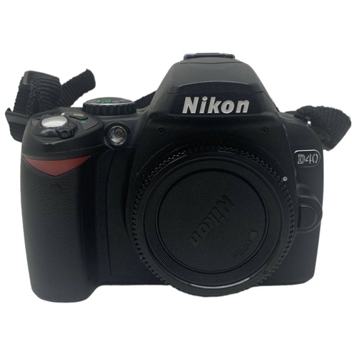 CÁMARA RÉFLEX NIKON D40