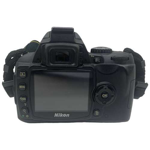 CÁMARA RÉFLEX NIKON D40