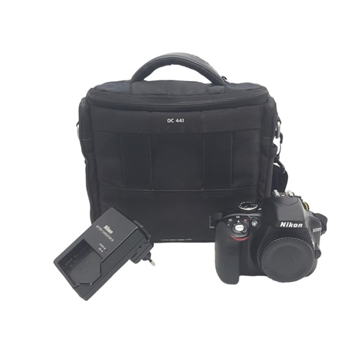 Cámara Réflex NIKON D3300 24 MPX SD No Solo