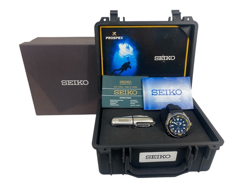 SEIKO KINETIC DIVERS 200M 5M82-0AF