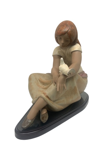 FIGURA LLADRÓ NIÑA MIRANDO PALOMA