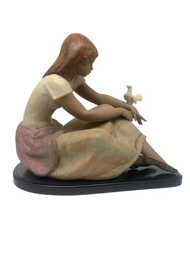 FIGURA LLADRÓ NIÑA MIRANDO PALOMA