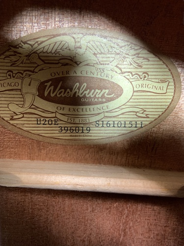 Ukelele WASHBURN U20E Electrificada