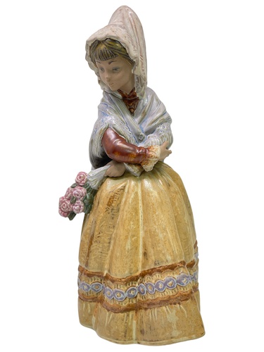 Cerámica LLADRÓ NIÑA CON FLORES