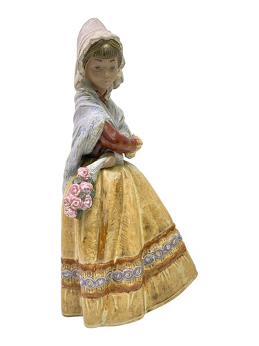 Cerámica LLADRÓ NIÑA CON FLORES
