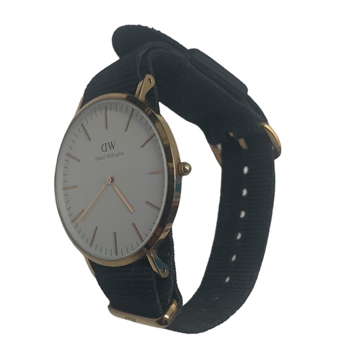 RELOJ DANIEL WELLINGTON DORADO