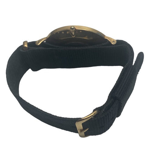 RELOJ DANIEL WELLINGTON DORADO