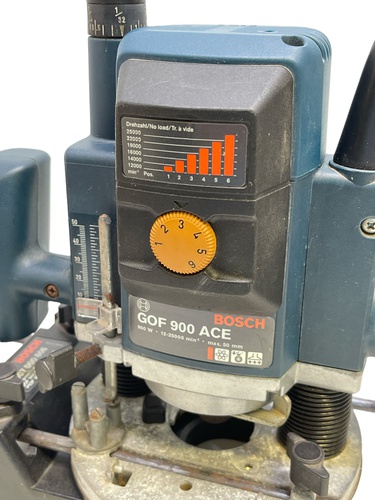 Fresadora Eléctrica BOSCH AZUL GOF 900 ACE 