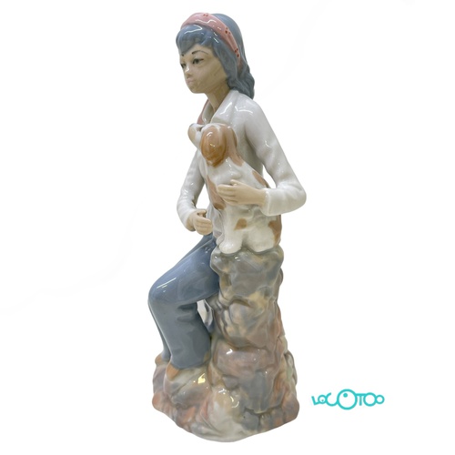CERAMICA CASADES MUJER SENTADA CON PERRO