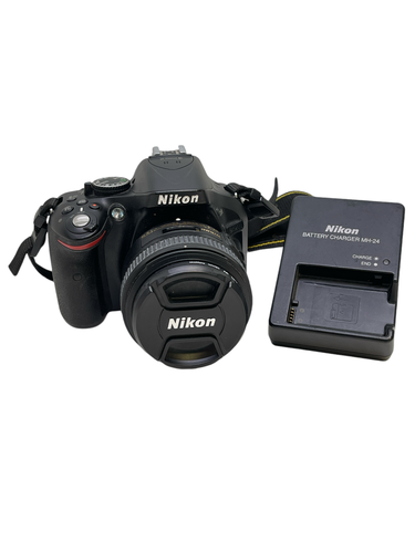 Cámara Réflex NIKON D5200 + AF-S NIKOR 50MM